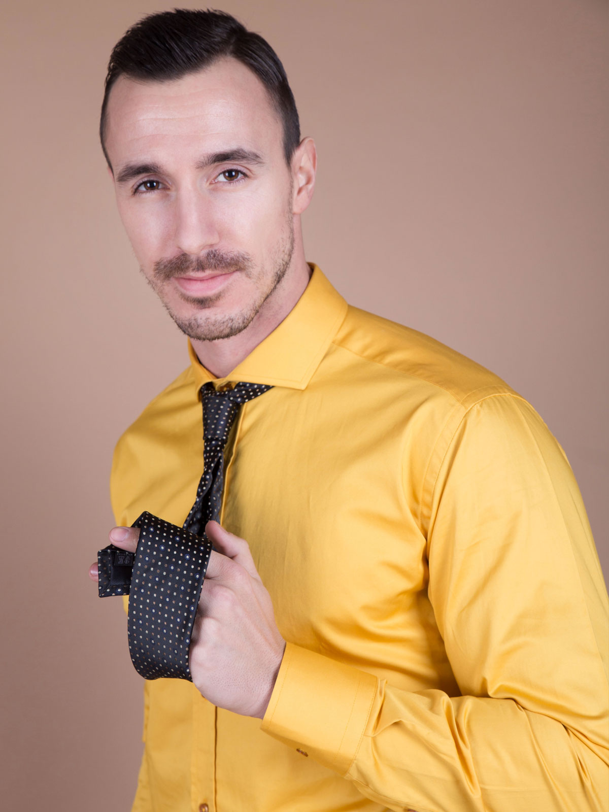  straight shirt cotton satin in yellow  - 21352 € 21.90 img1