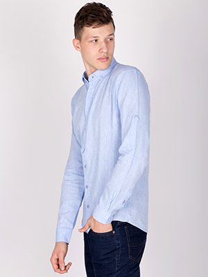 Риза от памук и лен в светло синьо - 21364 - 48.00 лв.