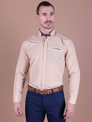 item:shirt in pale orange with small dots - 21396 - € 29.70
