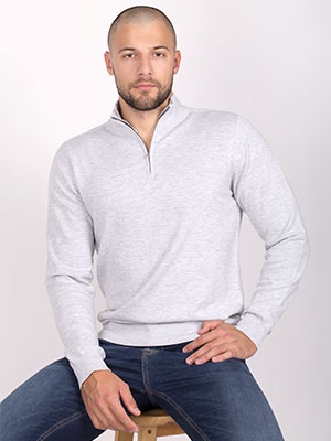 Мъжки пуловер с цип  в сиво - 35295 - 84.00 лв.