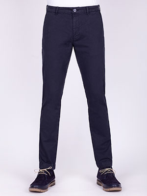 Black trousers with a fitted silhouette - 60277 - € 61.30