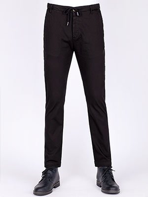 Pants in black with laces - 60284 - € 61.30