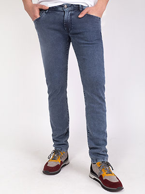  fitted jeans in medium blue denim  - 62152 - € 61.30