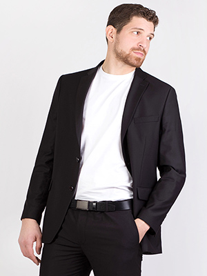 item:black classic jacket with a fitted silho - 64110 - € 98.20