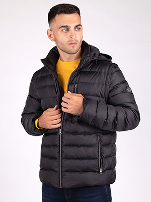 item:black quilted jacket with hood - 65102 - € 101.20