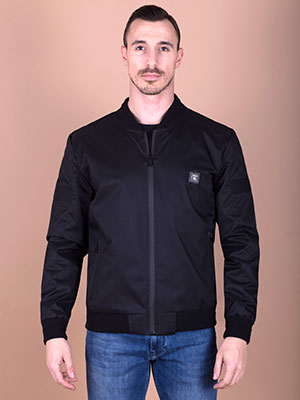 Тънко яке в черно с плетени елементи - 66026 - 99.00 лв.