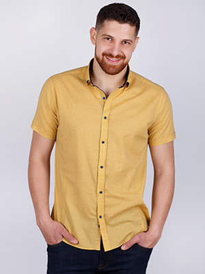 item:жълта вталена риза със ситен принт - 80221 - 52.00 лв.