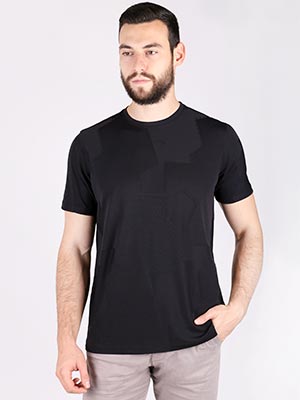 Черна тениска с абстрактен релеф - 88006 - 12.00 лв.