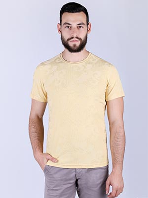 Тениска в бледо жълто на пейсли - 88019 - 12.00 лв.