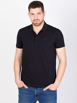 item:черна изчистена тениска с бродирано лого - 93341 - 39.00 лв.