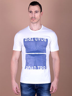 Бяла тениска с принт в синьо - 96306 - 19.00 лв.