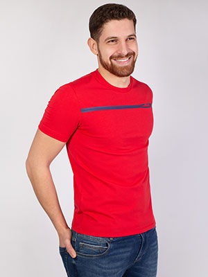 червена тениска със син печат - 96389 - 54.00 лв.