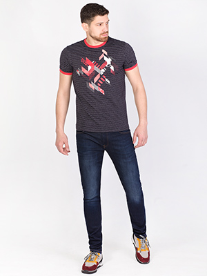 Tshirt in black with bright red accents - 96404 - € 18.00