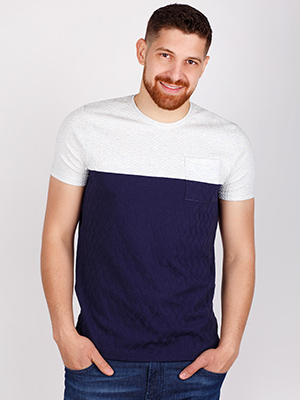 Twotone tshirt with pocket - 96416 - € 27.00